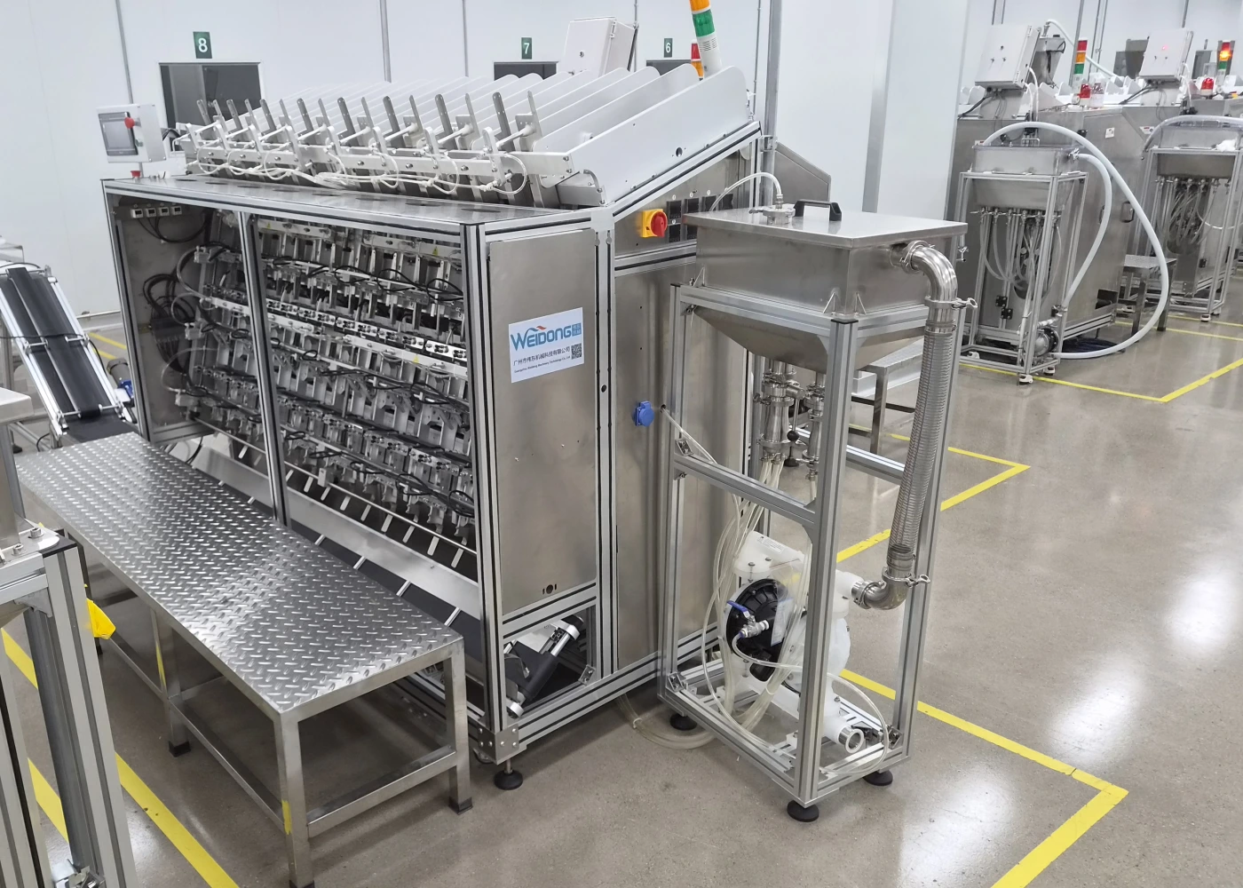 Sheet-mask filling nozzle bank
