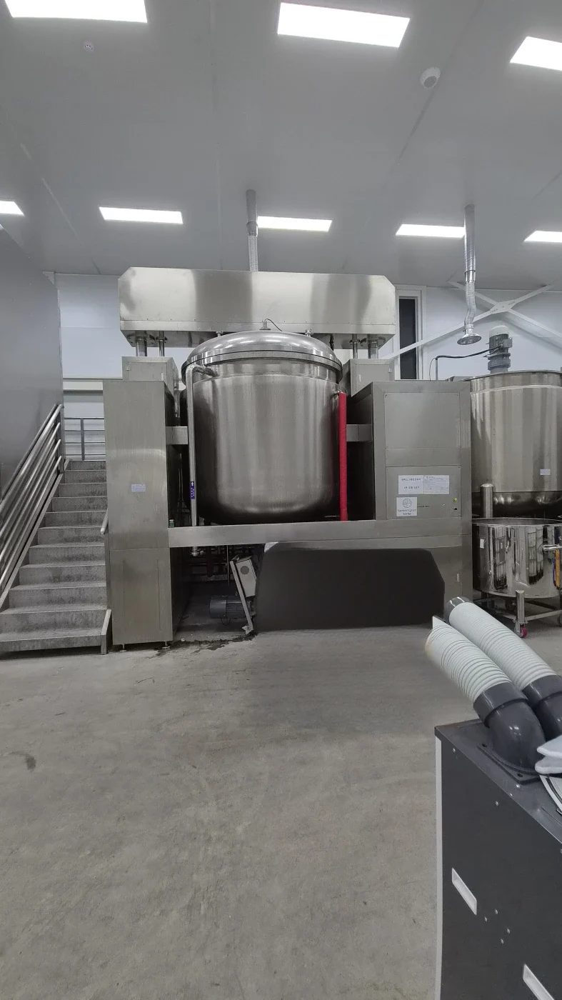 Emulsifying tank and material transfer