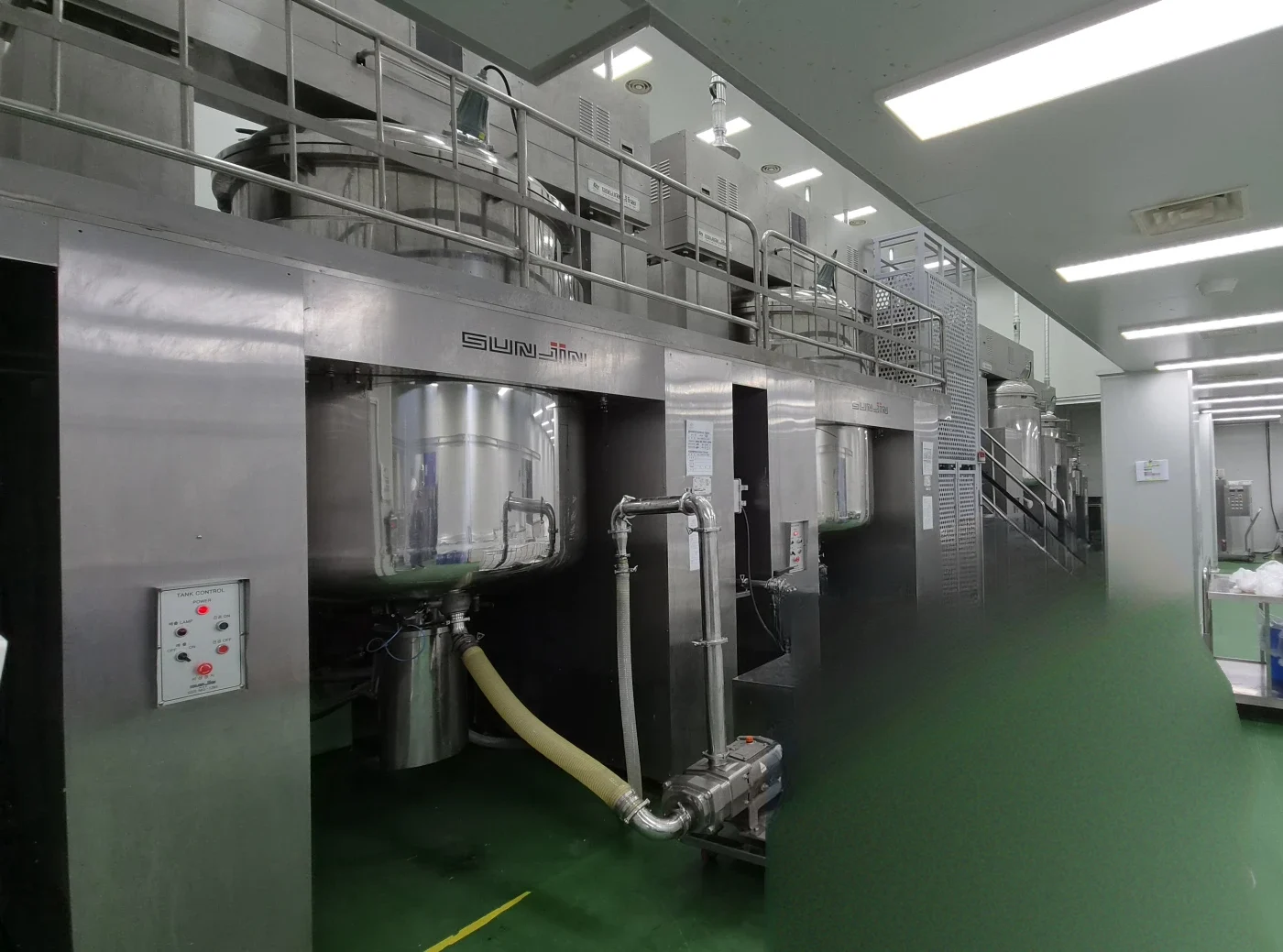 Manufacturing tank line